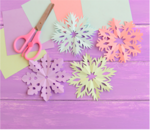 Read more about the article Low Prep, Easy, and Fun Winter Arts & Crafts & Holiday Activities for Elementary Kids